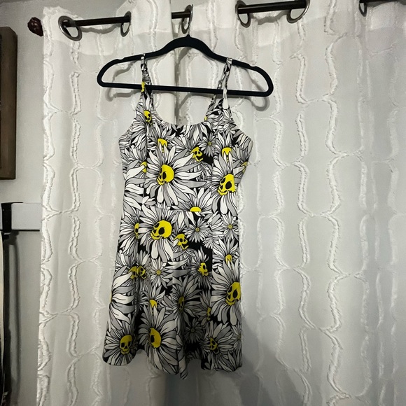 Sourpuss Skull Daisy Romper size medium - Picture 2 of 5